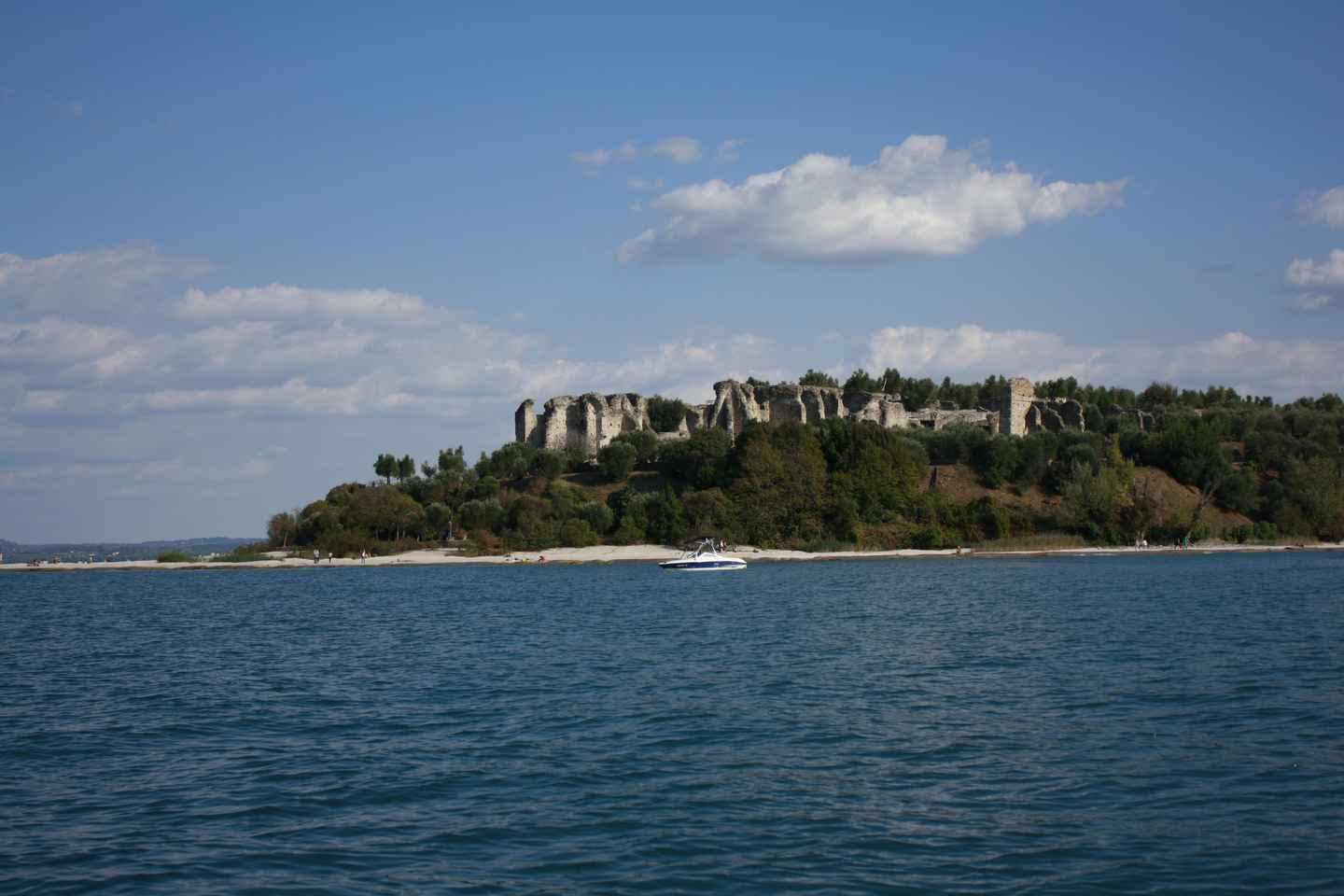 Sirmione: 25 Minute Boat Cruise around the Peninsula