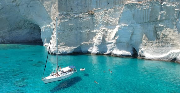Adamantas: Milos Sightseeing Sailboat Cruise
