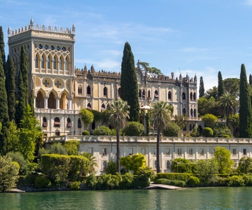 Sirmione: Scenic Afternoon Boat Cruise with Prosecco & Snack