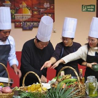 Quito: Ecuadorian Cooking Class and Local Market Tour