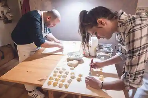 Cours de cuisine à domicile à Cagliari : Culurgiones et saveurs sardes