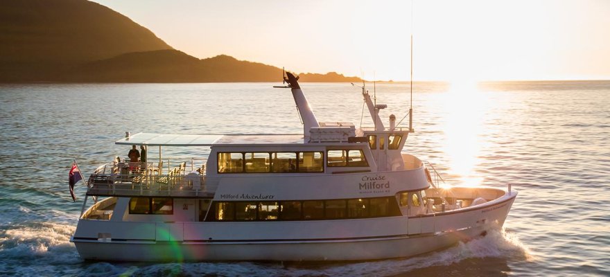 Cruises & boat tours