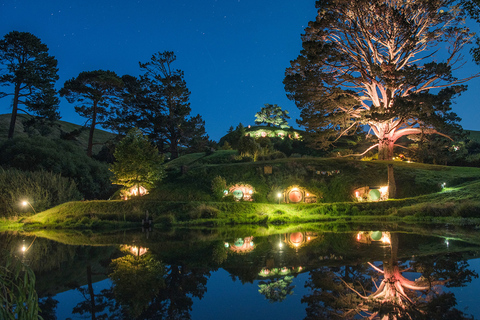 Auckland: tournage du film Hobbiton et visite du petit groupe Waitomo