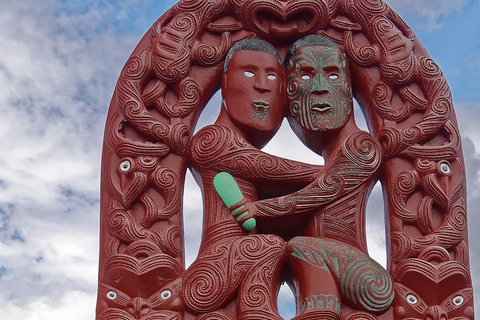 Tour em pequenos grupos de Auckland a Rotorua e itens extras de atividadesExcursão a Rotorua com caminhada pelas sequoias e entrada no Polynesian Spa