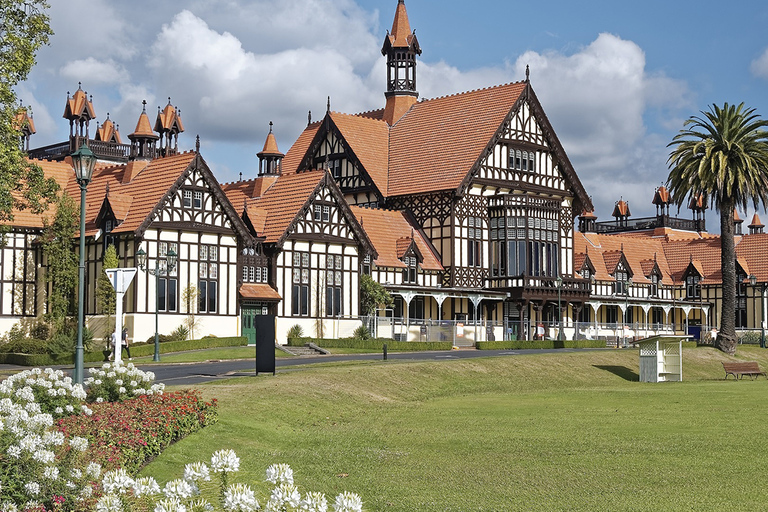 From Auckland: Rotorua Highlights Group TourRotorua Tour with Te Puia and Polynesian Spa Entry