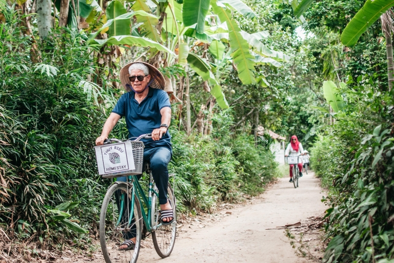 Hue: wycieczka rowerowa po wiosce Thuy Bieu z lunchem