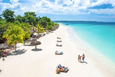 From Montego Bay or Negril: Negril Beach and Ricks Cafe Tour