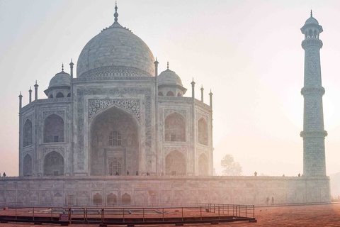 Delhi y Agra Tour Privado de 2 Días con Amanecer en el Taj Mahal