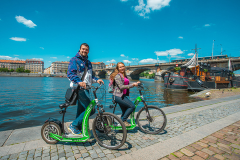 Praag: 2 uur E-Scooter HUGO Bike Small Group Tour