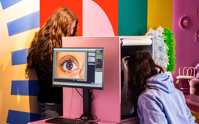 Montreal: Capture your iris at the Imaginarium Museum