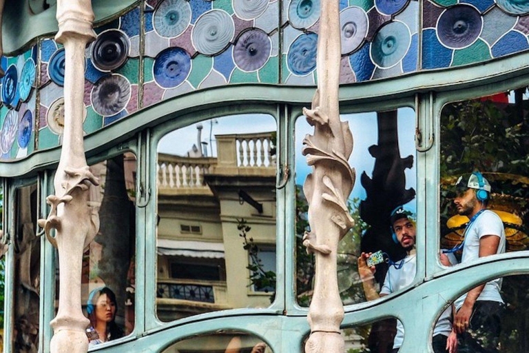Barcelona: Casa Batlló, La Pedrera, & SchokoladenverkostungGemeinsame Tour - Treffpunkt