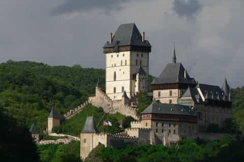Prague: Karlstejn Castle & Glass Factory Tour with Lunch