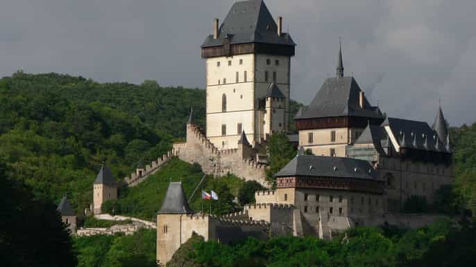 prague karlstejn castle glass factory tour with lunch