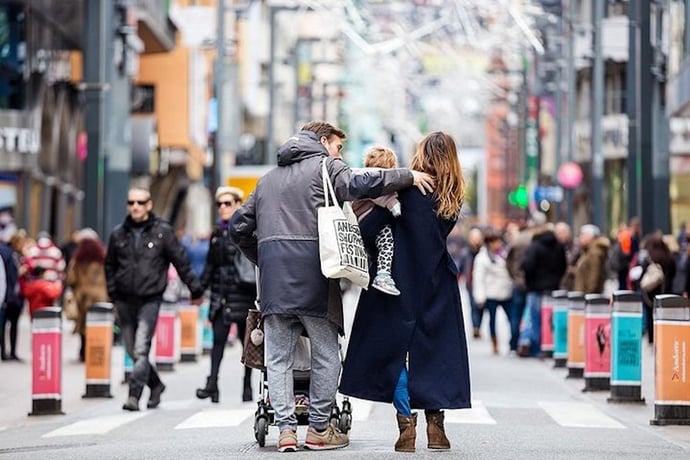 Andorra: Sightseeing and Shopping Tour with Lunch