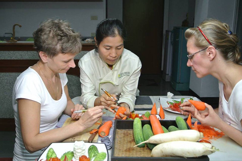 Bangkok: Professioneller thailändischer Obst- und GemüseschnitzkursHalbtägiger Schnitzkurs