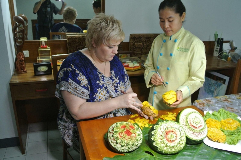 Bangkok: clase profesional de tallado de frutas y verduras tailandesasClase de tallado de día completo