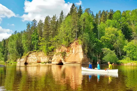 Au départ de Riga : excursion d'une journée en kayak dans la vallée pittoresque de la rivière Gauja