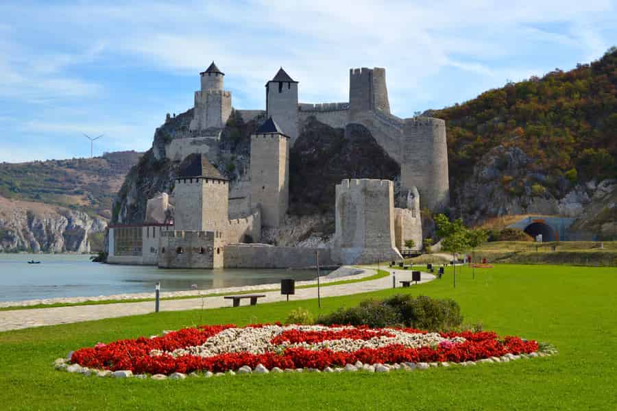 Von Belgrad aus: Festung Golubac & Eisernes Tor Donauschlucht. Foto: GetYourGuide Von Belgrad aus: Festung Golubac & Eisernes Tor Donauschlucht. Foto: GetYourGuide