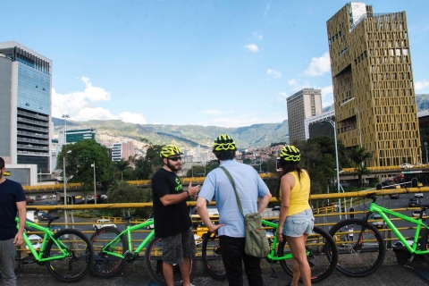 Medellin: visite de la ville à vélo avec dégustations de plats et de boissons locauxVisite d'une journée avec vélo classique