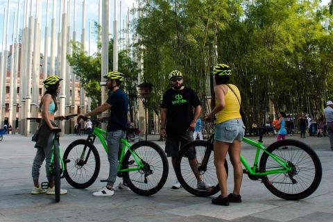 Medellin: tour della città in bici con degustazioni di cibi e bevande locali