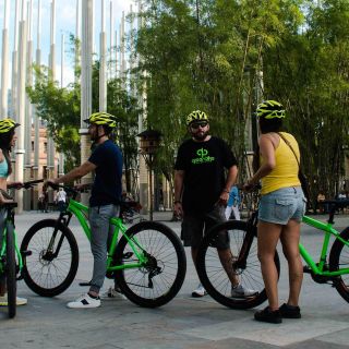 Медельин: велосипедная экскурсия по городу с местными дегустациями еды и напитков