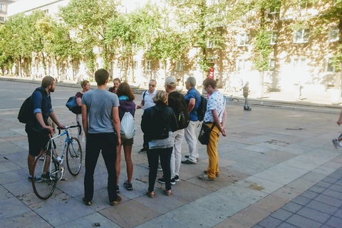 Cracovie : Visite guidée de Nowa Huta en voiture ancienneVisite privée de 2,5 h dans la ville