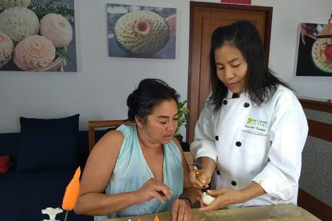 Bangkok: Cours professionnel de sculpture sur fruits et légumes thaïlandaisCours de sculpture d'une journée