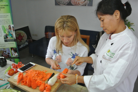 Bangkok: clase profesional de tallado de frutas y verduras tailandesasClase de tallado de día completo