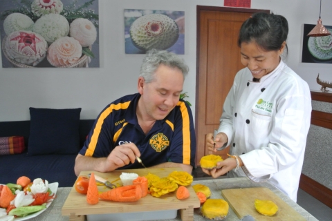 Bangkok: Professional Thai Fruit and Vegetable Carving Class Full-Day Carving Class