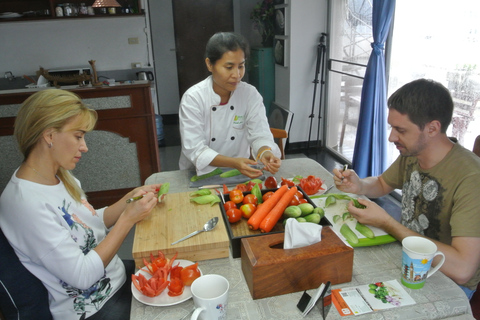 Bangkok: clase profesional de tallado de frutas y verduras tailandesasClase de tallado de día completo