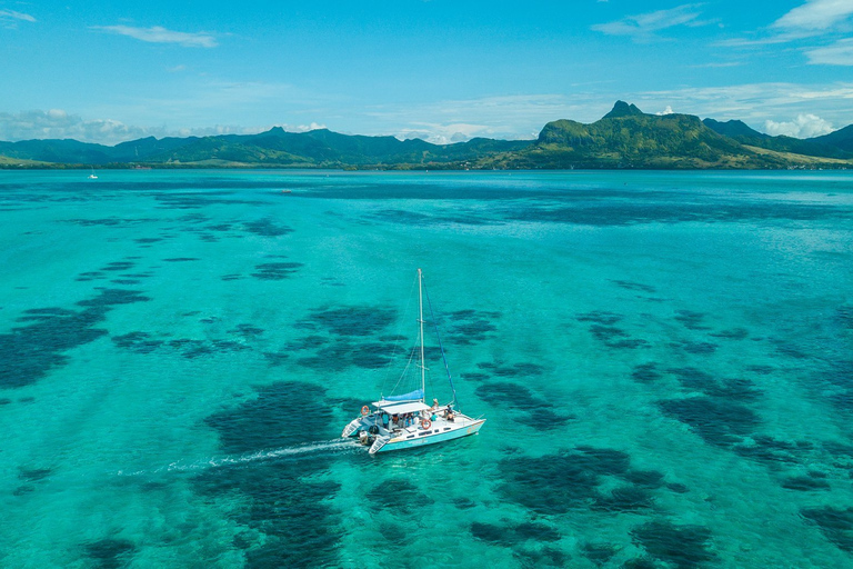 Mauritius: Catamaran Cruise from Bluebay to Ile aux Cerfs Tour with Transfers