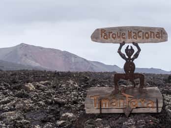 Depuis Fuerteventura : Circuit des volcans et de la région viticole de Lanzarote