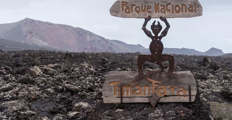 From Fuerteventura: Lanzarote Volcano and Wine Region Tour