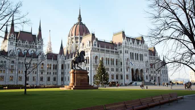 budapest guided walking tour with parliament visit