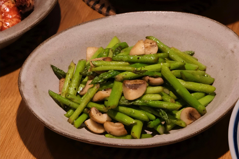 Guilin Home Experience: Share a Meal and Story with a Local Guide in Chinese or English
