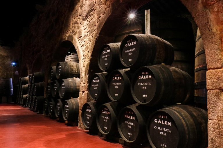 Porto: Cálem Cellar with Chocolate, Cheese, and Wine Tasting Guided Tour in Portuguese with Chocolate,Cheese&Wine Tasting