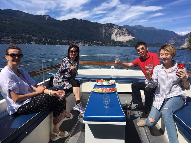 Частная лодка Hop-On Hop-Off на Борромейских островах из Стрезы