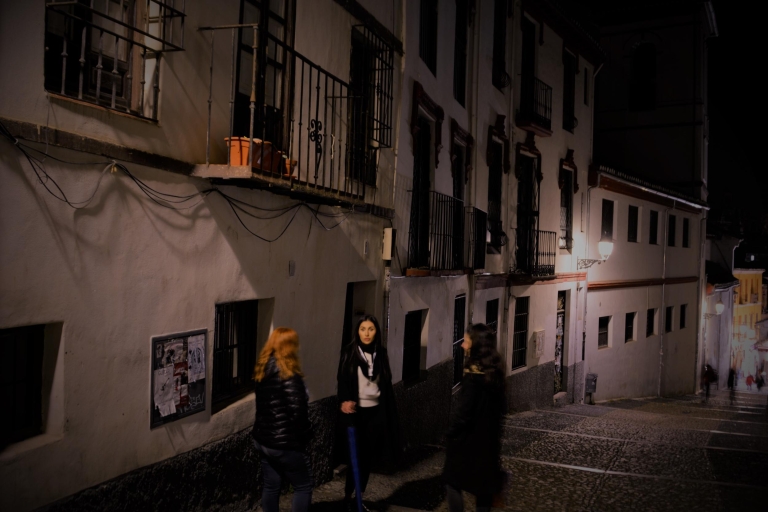 Granada: tour nocturno a pie de misterios y leyendas espeluznantes