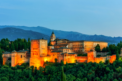 Granada: Alhambra och Nasrids palats Guidad tur på kvällenPrivat tur