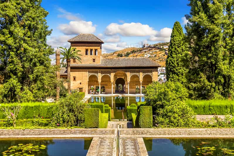 Jardines Alhambra Generalife Partal Alcazaba Y Carlos V Getyourguide