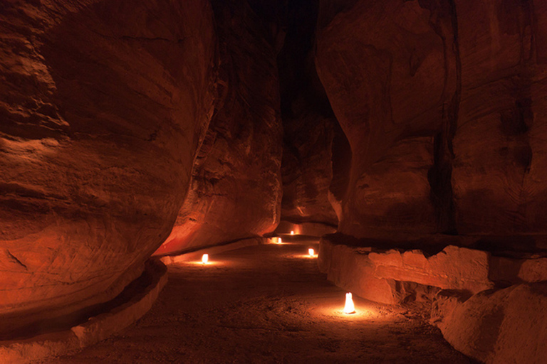 Petra de nuit: billets de spectacle et prise en charge à l'hôtelExcursion d'une journée à Petra: & Petra by Night (sans frais d'entrée)