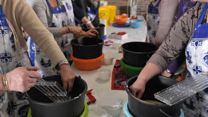 volendam 2.5hour cheesemaking workshop clog making tour
