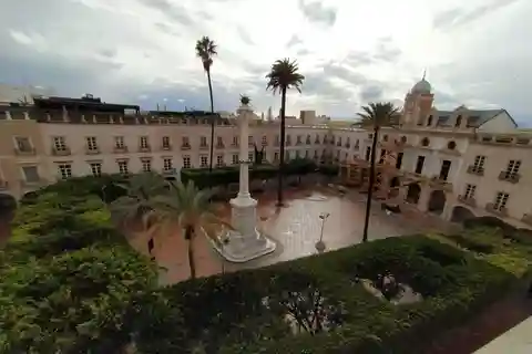 Almería: Guided City Discovery Tour