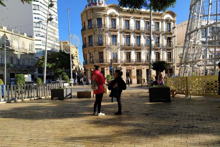 Almería: Tour guidato della città alla scoperta di AlmeríaAlmería: tour alla scoperta della città con guida spagnola