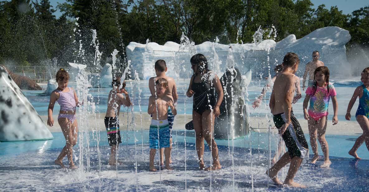 Niagara Falls: Marineland Canada Day Pass
