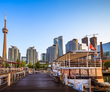 Toronto: Shuttle Transfer mellem Downtown og Niagara Falls