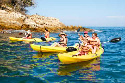 Isla Majahuitas: Pirate Ship Tour with Kayaking and Lunch