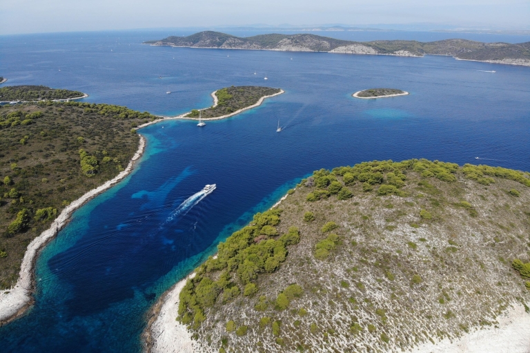 Crucero privado en barco por Hvar y las islas PakleniCrucero privado en barco por Hvar y las islas Pakleni desde Split