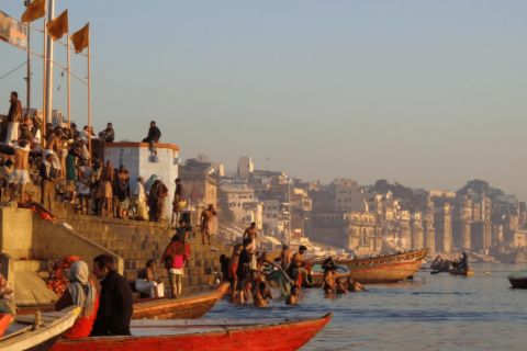 Varanasi : Visite de 3 heures de l'Aarti du soir avec promenade en bateau