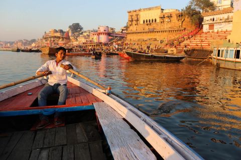 Au départ de Varanasi : Tour en bateau au lever du soleil et promenade du patrimoine